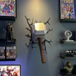 Martelo Thor Mjolnir quebrando parede - Imagem 2