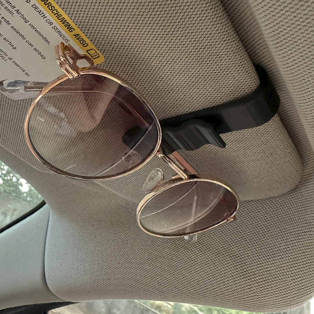 Suporte Oculos Carro1080-1 Suporte de Óculos para Carro – Organizador Veicular Prático para Viseira - Imagem 1