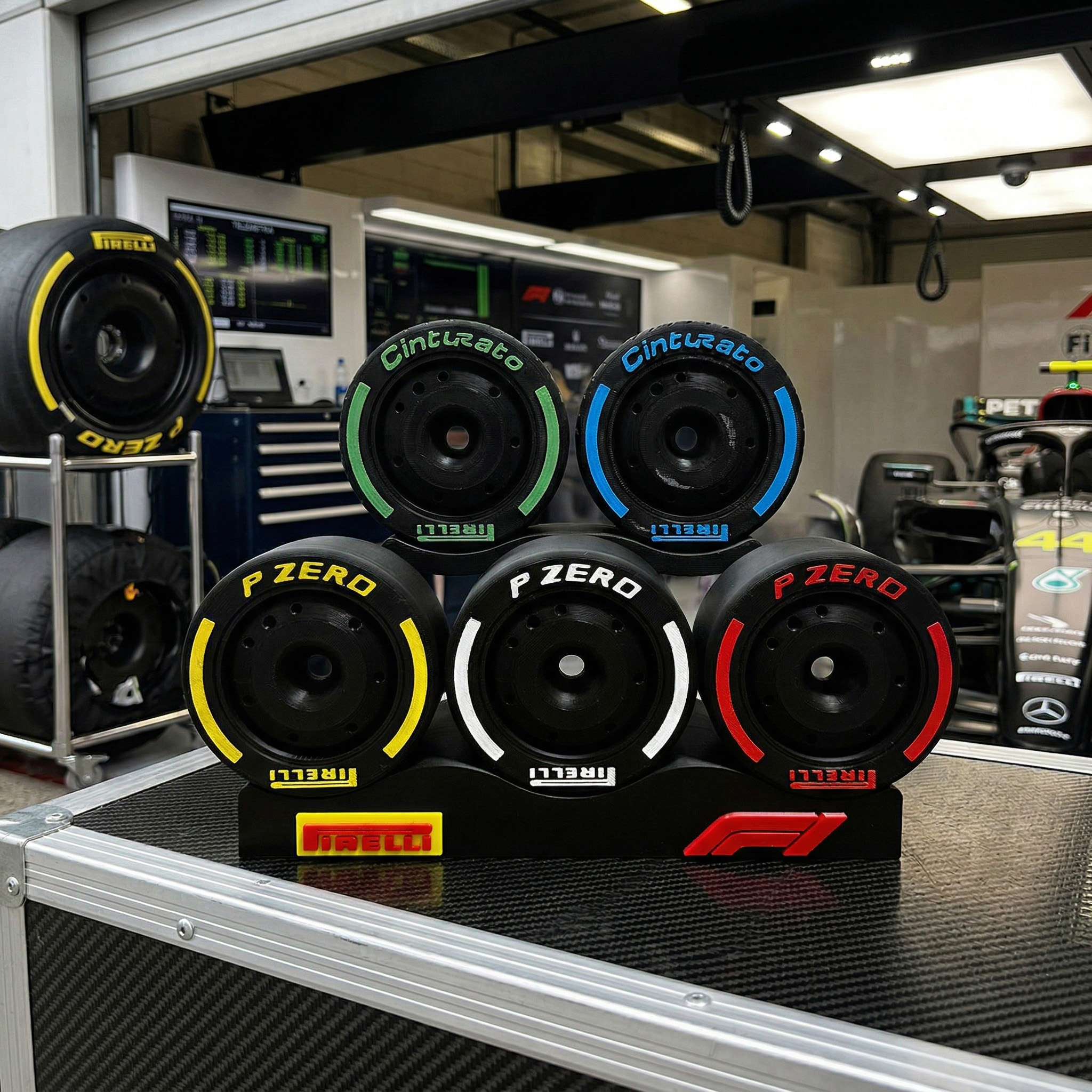 Kit Pneu Pirelli Fórmula 1 + 05 Pneus F1: Soft + Med + Hard + Inter + Wet - Decoração para casa ou escritório - Imagem 1